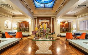 River Palace Hotel
